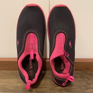 Speedo Youth Black with Pink Water Shoes - Size 4/5